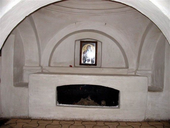 Image - An underground chapel in the cave complex of Saint Anthony's caves at the Trinity–Saint Elijah's Monastery in Chernihiv.